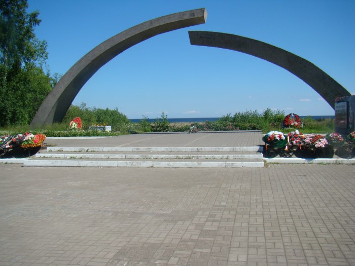 Пляж у разорванного кольца