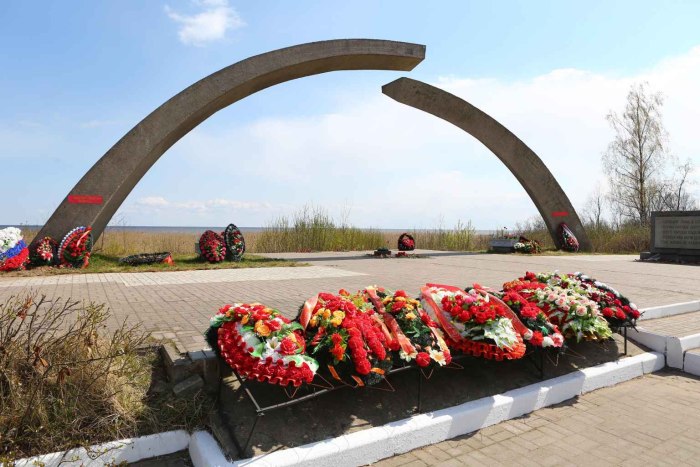 Разорванное кольцо блокады памятник