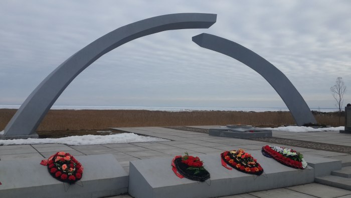 Блокада Ленинграда монумент разорванное кольцо