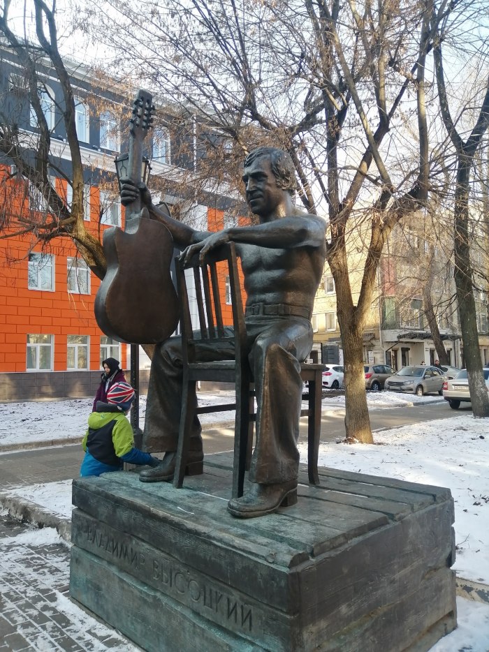 Памятник Высоцкому в Калининграде