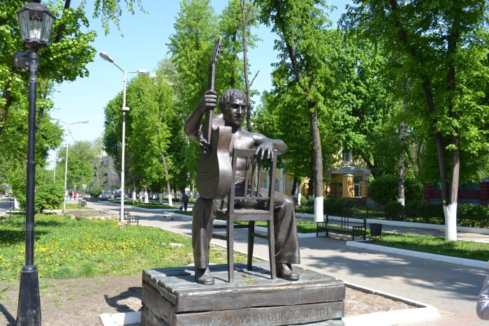 Владимир Высоцкий памятник