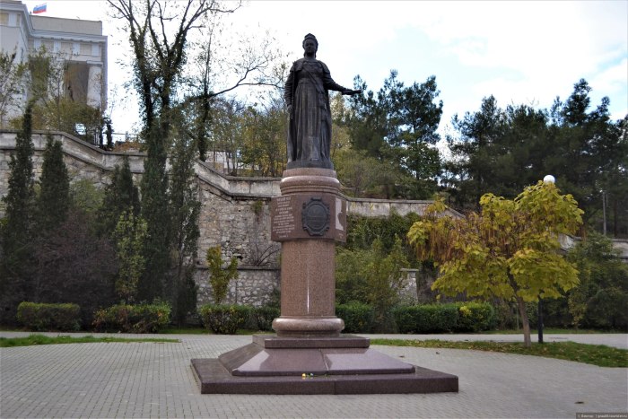 Памятник Екатерине Великой в Севастополе