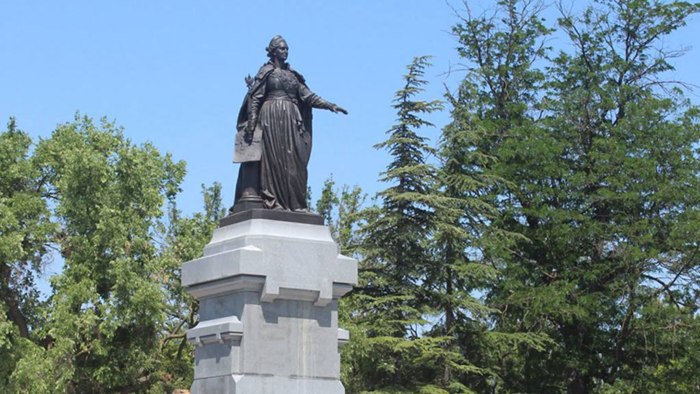 Памятник Екатерине Великой в Симферополе
