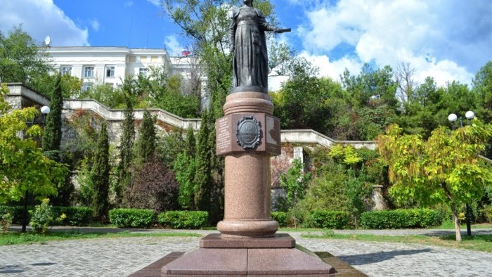 Памятник Екатерине 2 в Севастополе