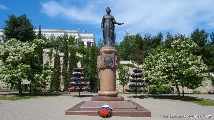 Памятник Екатерине в Севастополе