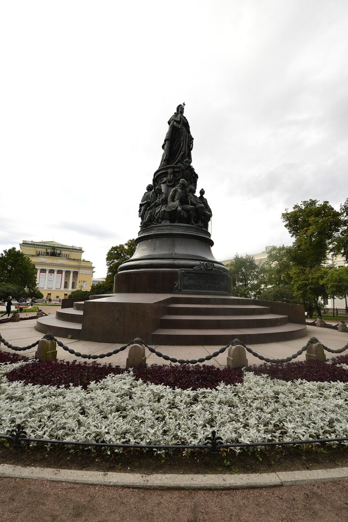 Памятник Екатерине 2 в Симферополе