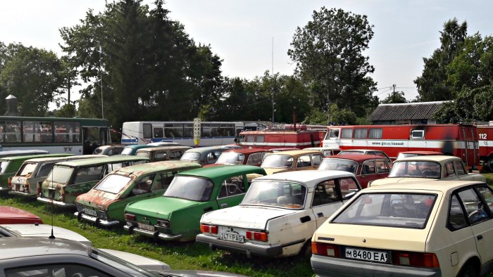 Приют старой техники ГАЗ 24
