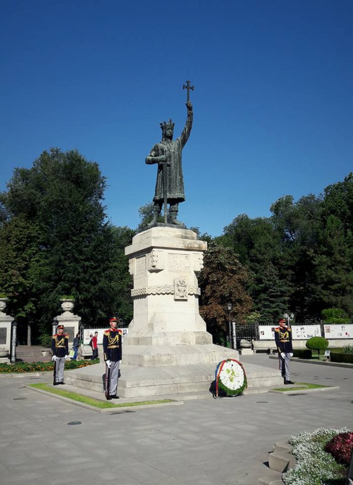 Памятник декабристу Орлову в Кишиневе