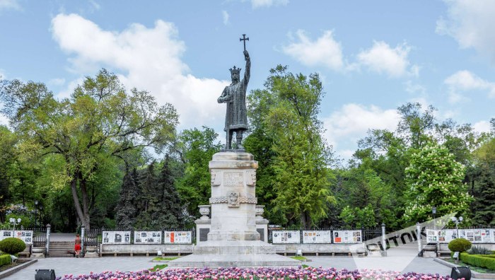 Памятник Стефану великому в Кишиневе