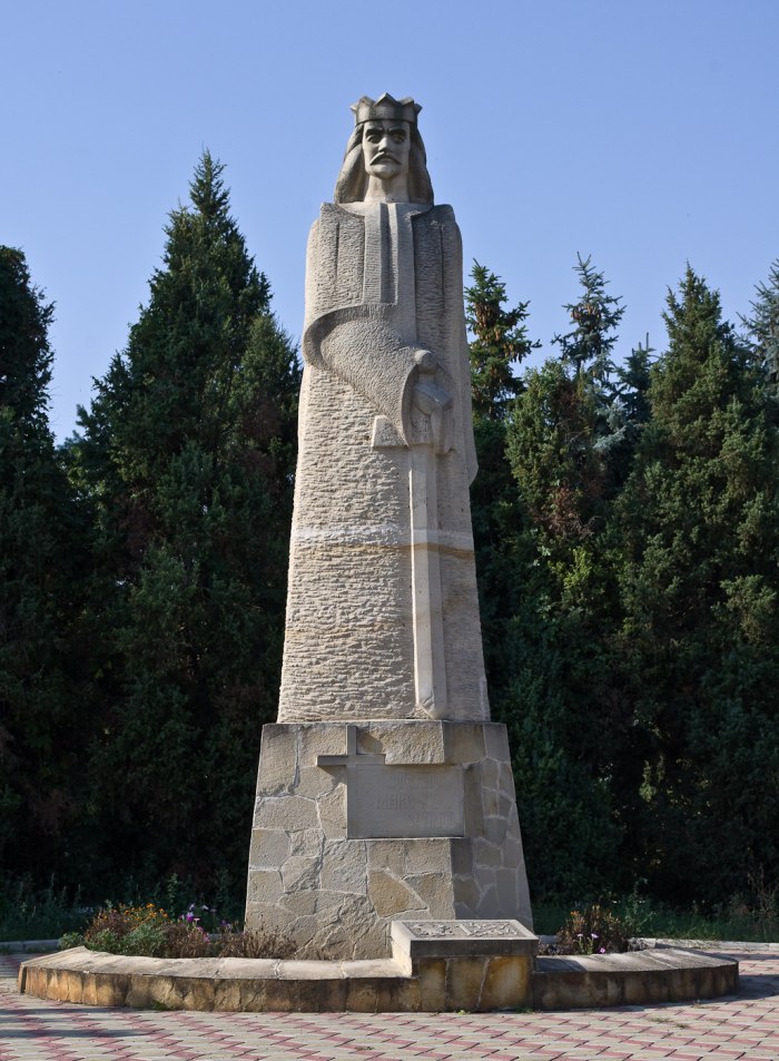 Памятник Стефану великому