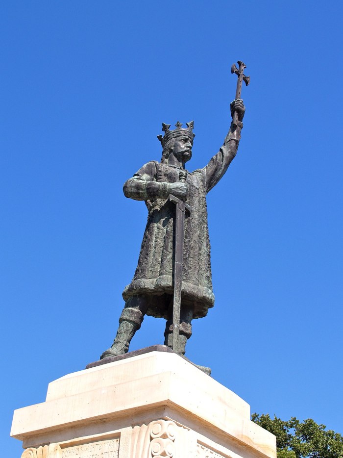 Памятник Штефану чел Маре в Кишиневе