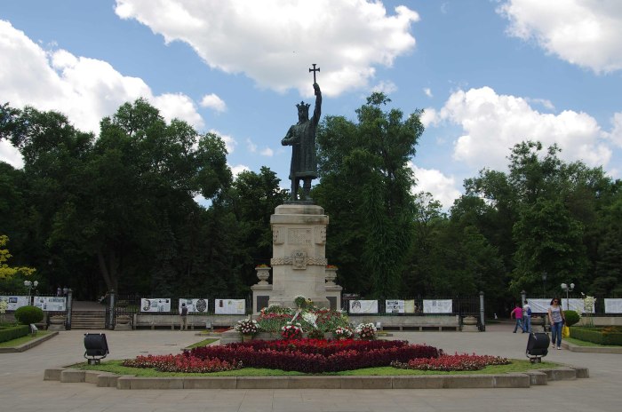 Кишинев памятник