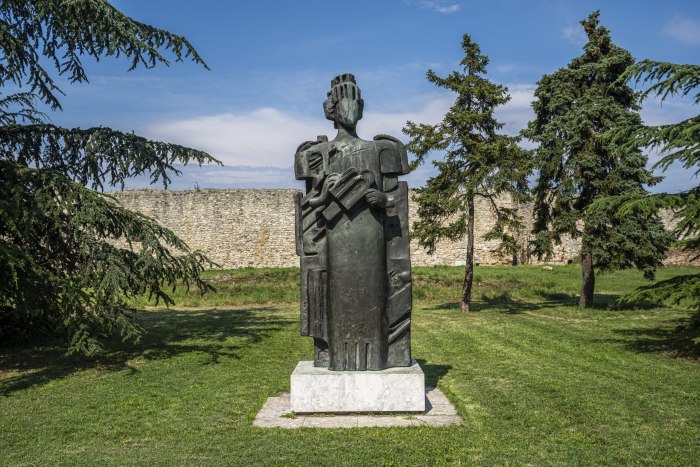 Памятник в каламегдане