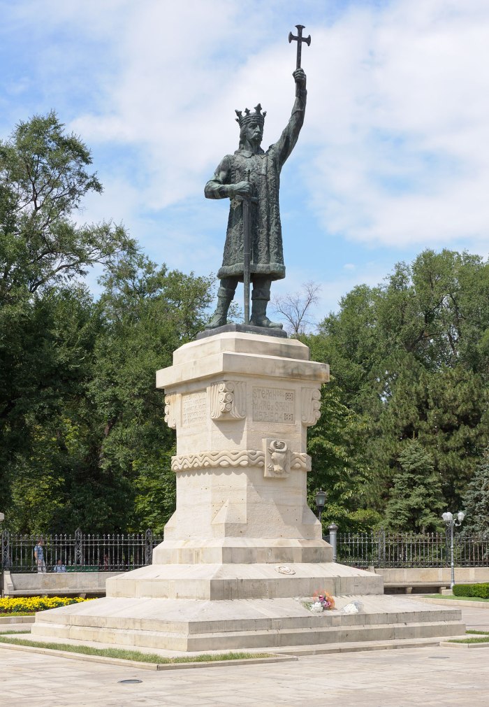 Памятник Штефану чел Маре в Кишиневе