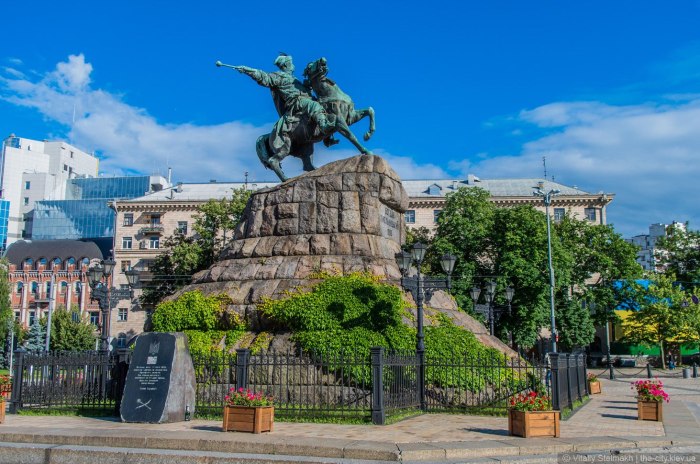 Богдан Хмельницкий памятник