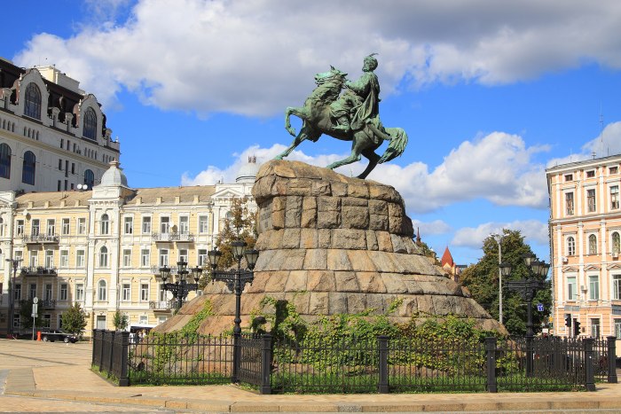 Богдан Хмельницкий памятник в Киеве