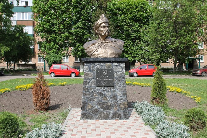 Памятник Богдану Хмельницкому УВВТУ