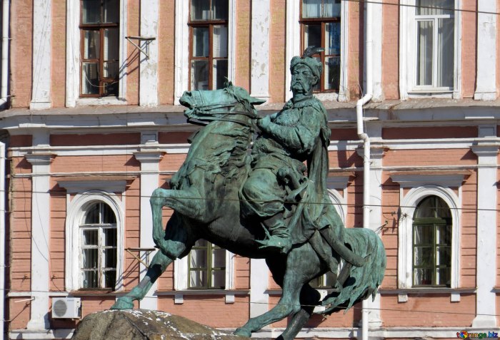 Богдан Хмельницкий памятник в Киеве