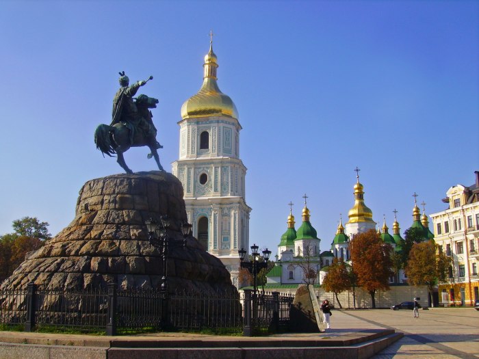 Богдан Хмельницкий памятник в Киеве
