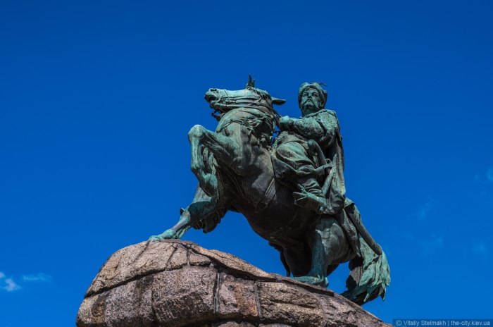 Богдан Хмельницкий памятник в Киеве