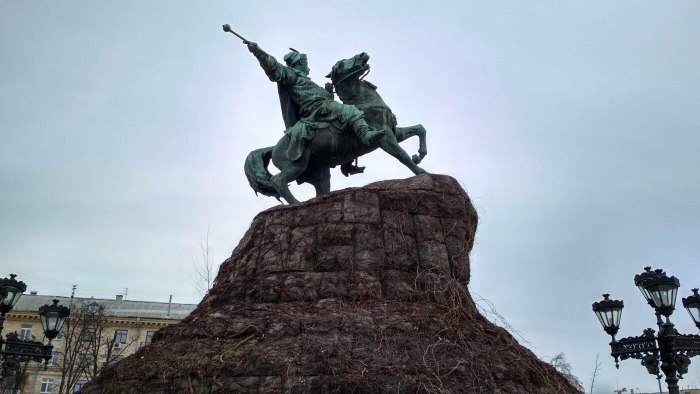 Чигирин памятник Богдану Хмельницкому