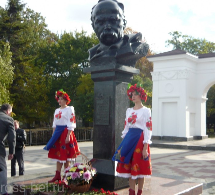 Бандура памятник