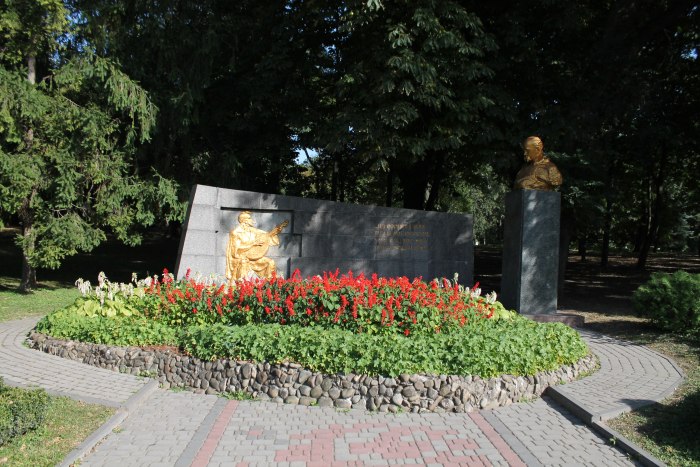 Памятник Шевченко в Грузии