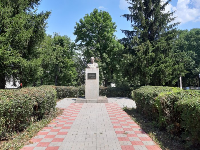 Памятник Шевченко в Краснодаре