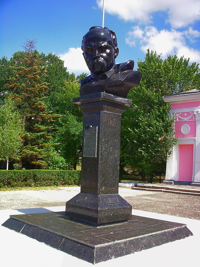 Памятник Шевченко в Симферополе