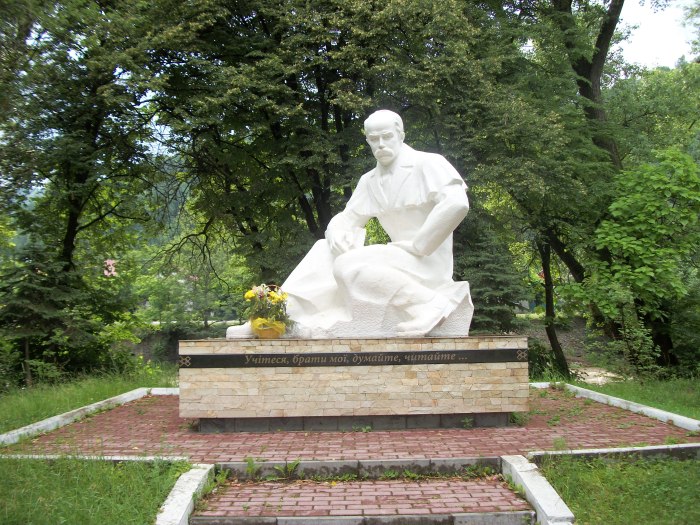 Памятники Горловки бульвар Димитрова