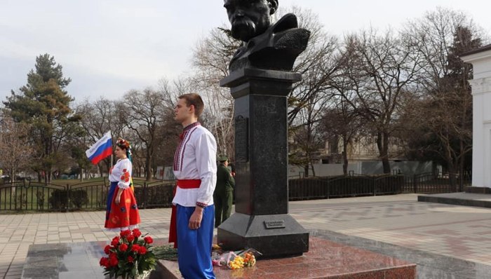 Памятник Шевченко в Черкассах