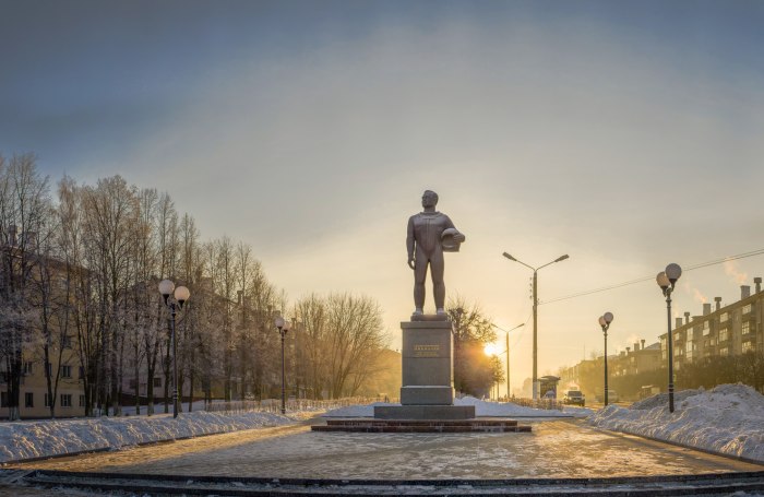 Памятник Андрияну Николаеву в Чебоксарах