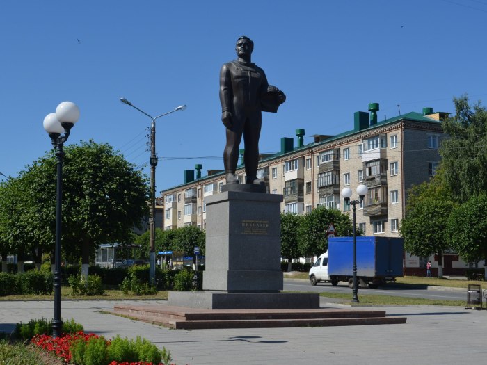 Андриян Николаев памятник Чебоксары