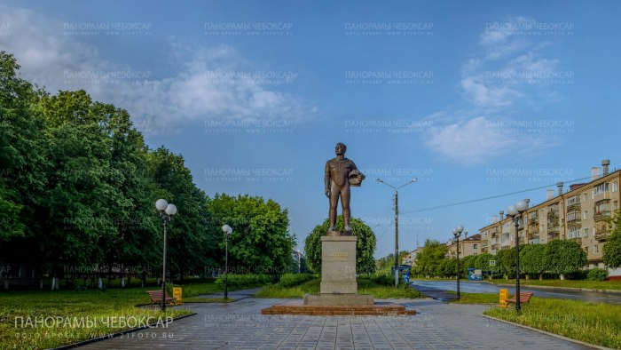 Памятник космонавту Николаеву в Чебоксарах