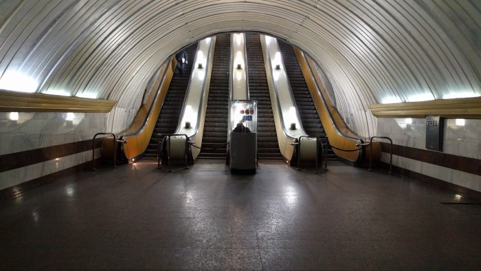 Станция метро героев Днепра