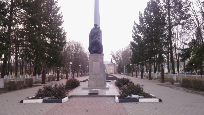 Надпись на обелиске