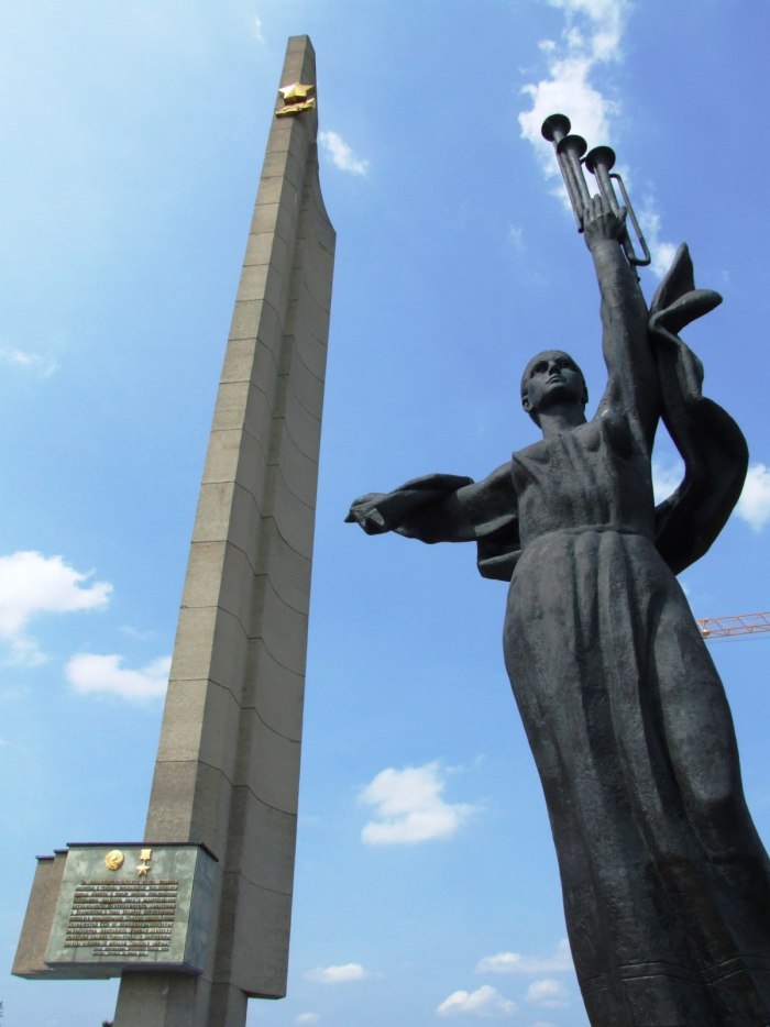 Монумент Родина мать в Минске