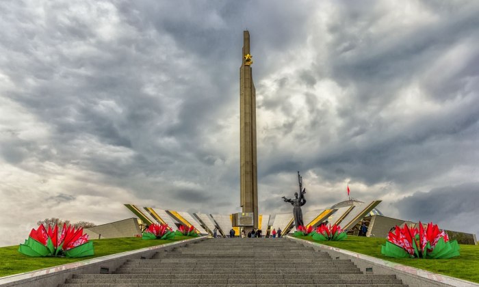 Минск стела Минск город герой