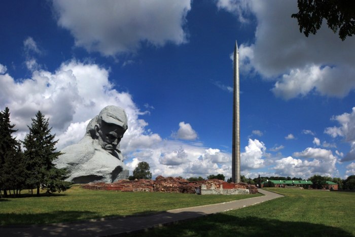 Минск монумент у музея войны
