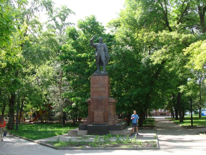 Памятник Кирову Виленский