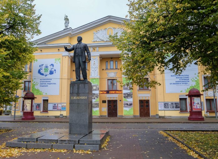 Памятник с м Кирову Кулебаки