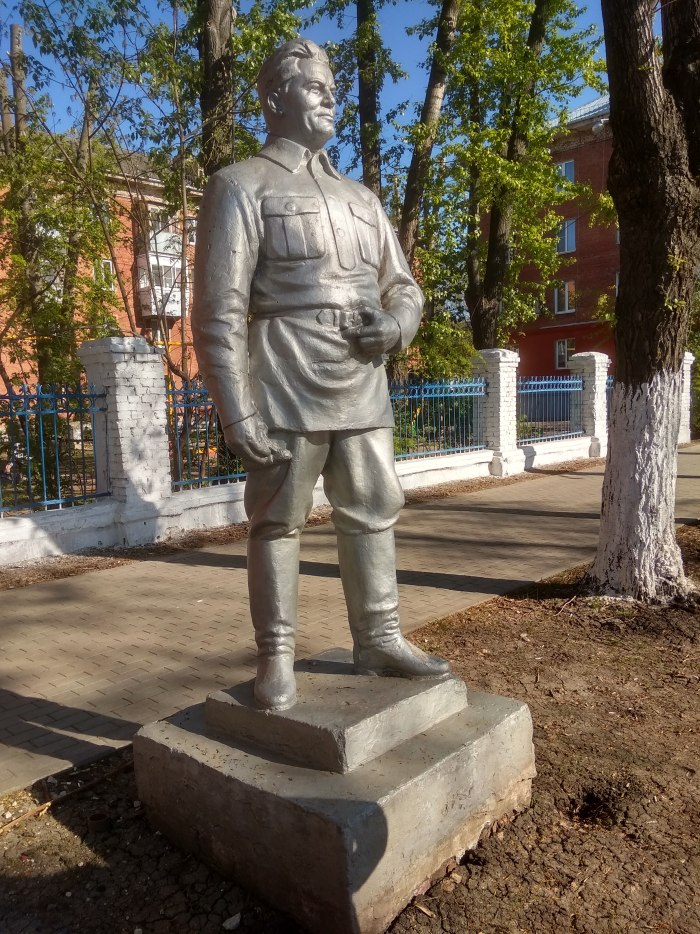 Памятник с м Кирову Мурманск