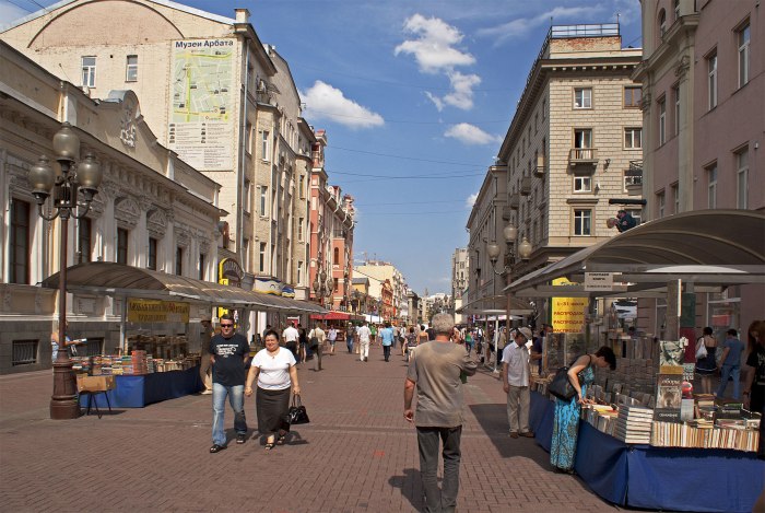 Пешая улица Арбат Москва