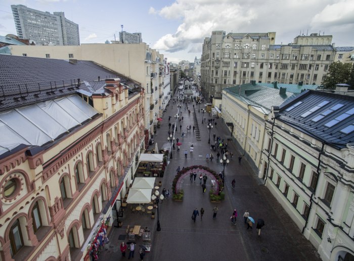 Пешеходная улица в Москве Арбат