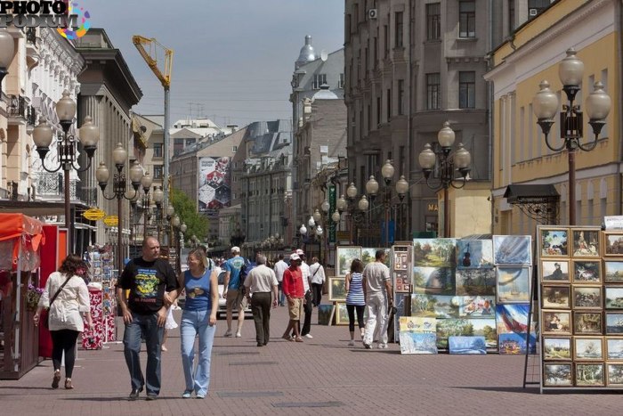 Улица старый Арбат в Москве