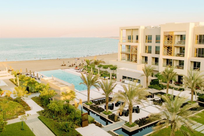 Crowne Plaza Hotels & Resorts отели