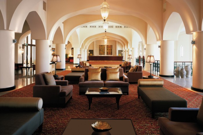 Crowne Plaza Hotels & Resorts отели