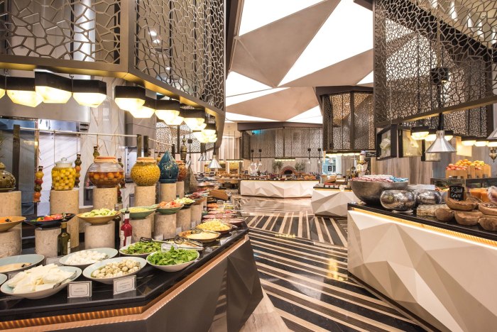 Маскат в декабре Crown Plaza побережье