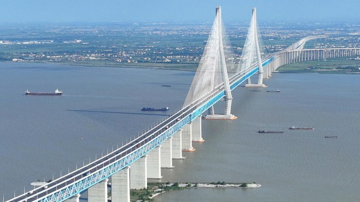 Jiujiang Yangtze River Bridge