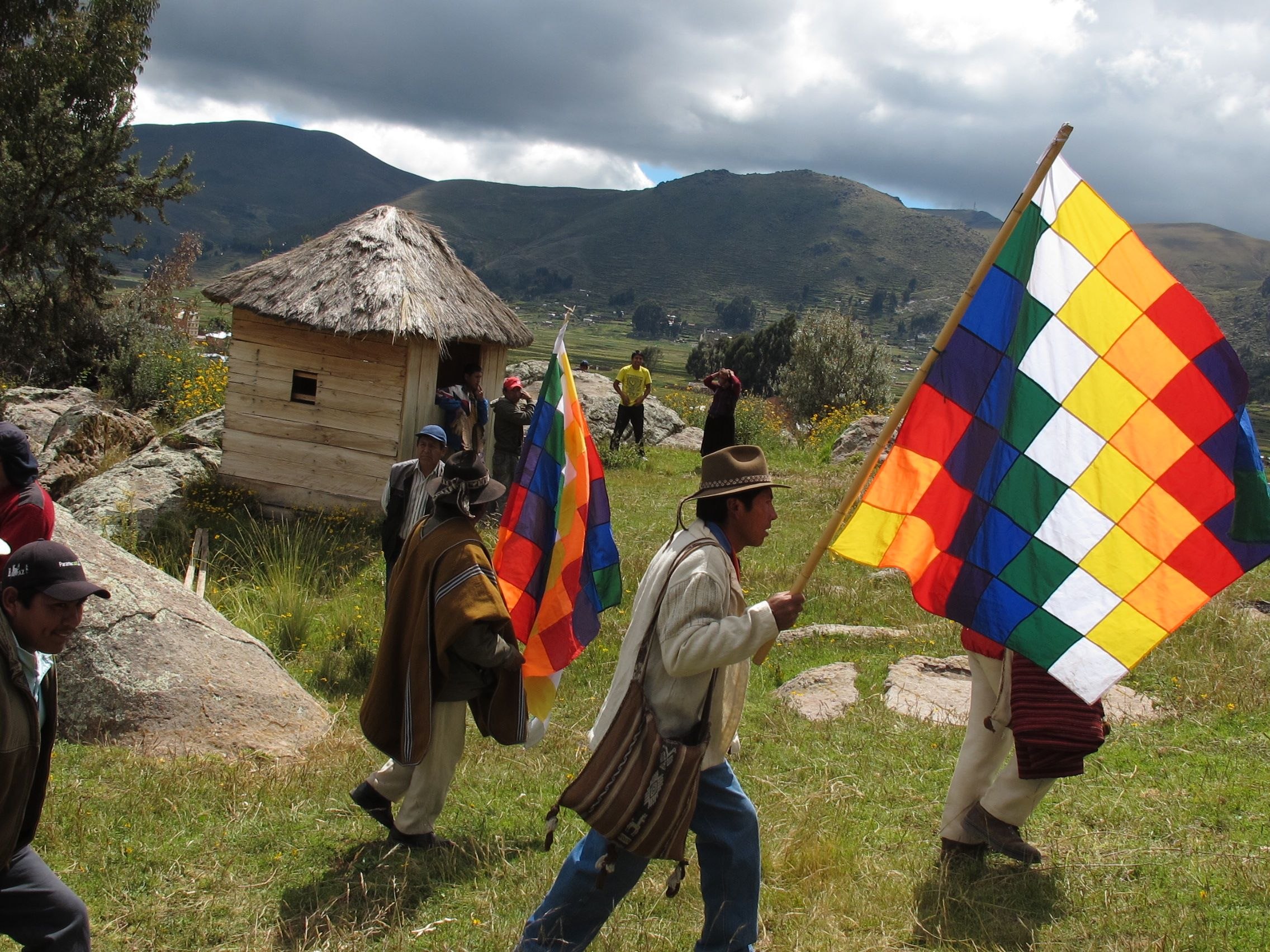 Народы южной америки 7. Индейцы аймара в Южной Америке. Флаг индейцев аймара. Кечуа и аймара. Аймара народ Южной Америки.